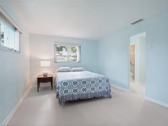 Master bedroom with en suite bath
