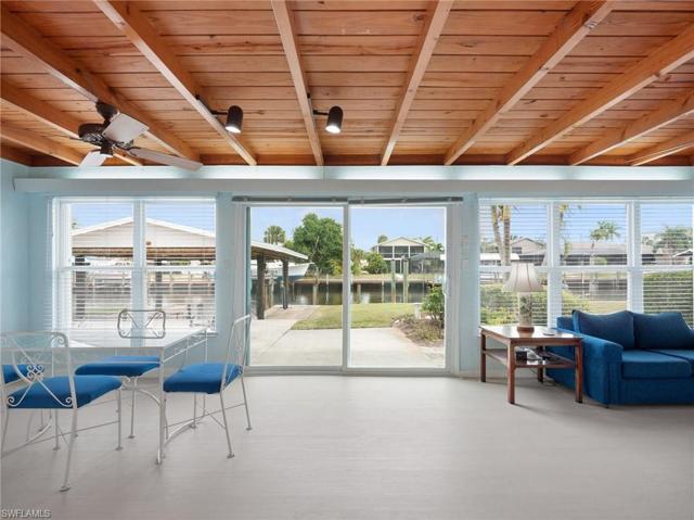 Wonderful beamed ceiling Florida room