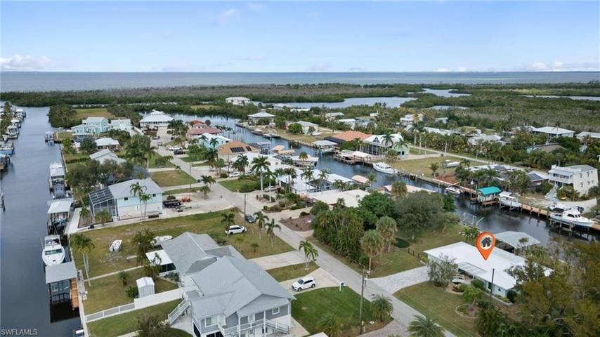 Beautiful, quaint boating neighborhood