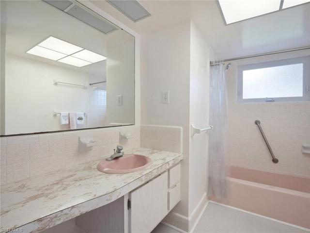 Amazing retro bath