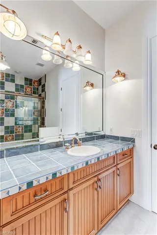 Bathroom upstairs jack and Jill