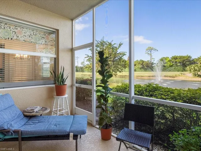 Lanai w/ Lake & Fountain Views