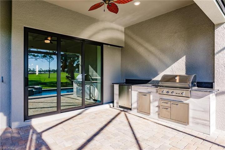 Outdoor Kitchen