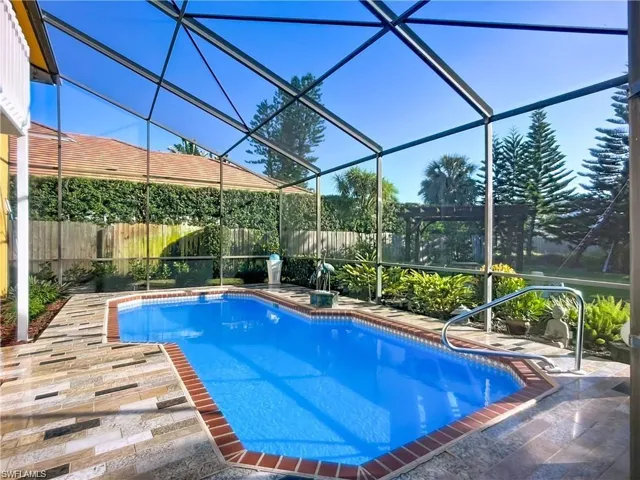 10242 Vanderbilt Dr, Naples, Florida 34108