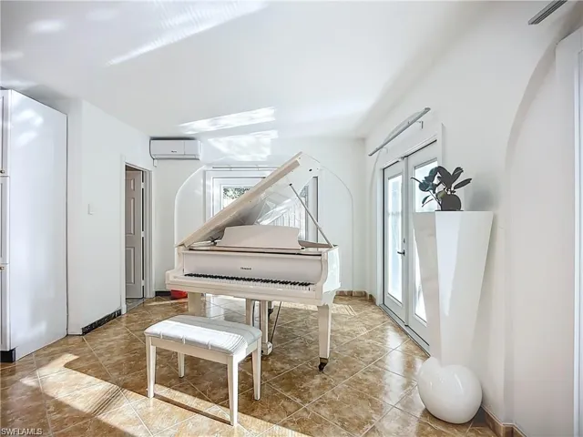 10242 Vanderbilt Dr, Naples, Florida 34108