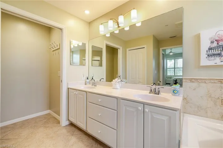 10381 Mcarthur Palm Ln 2711, Fort Myers, Florida 33966