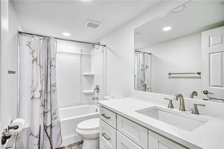 1740 Pine Valley Dr 213, Fort Myers, Florida 33907