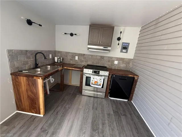 8165 Heck Dr, North Fort Myers, Florida 33917