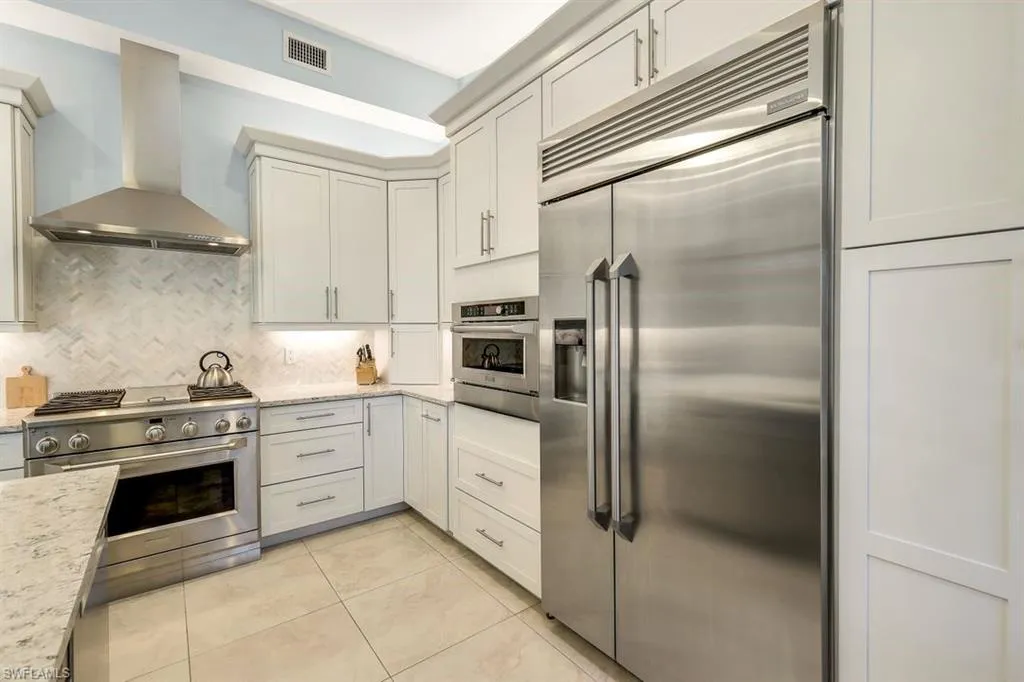 4556 Pond Apple DR, Naples, FL 34119,224099062