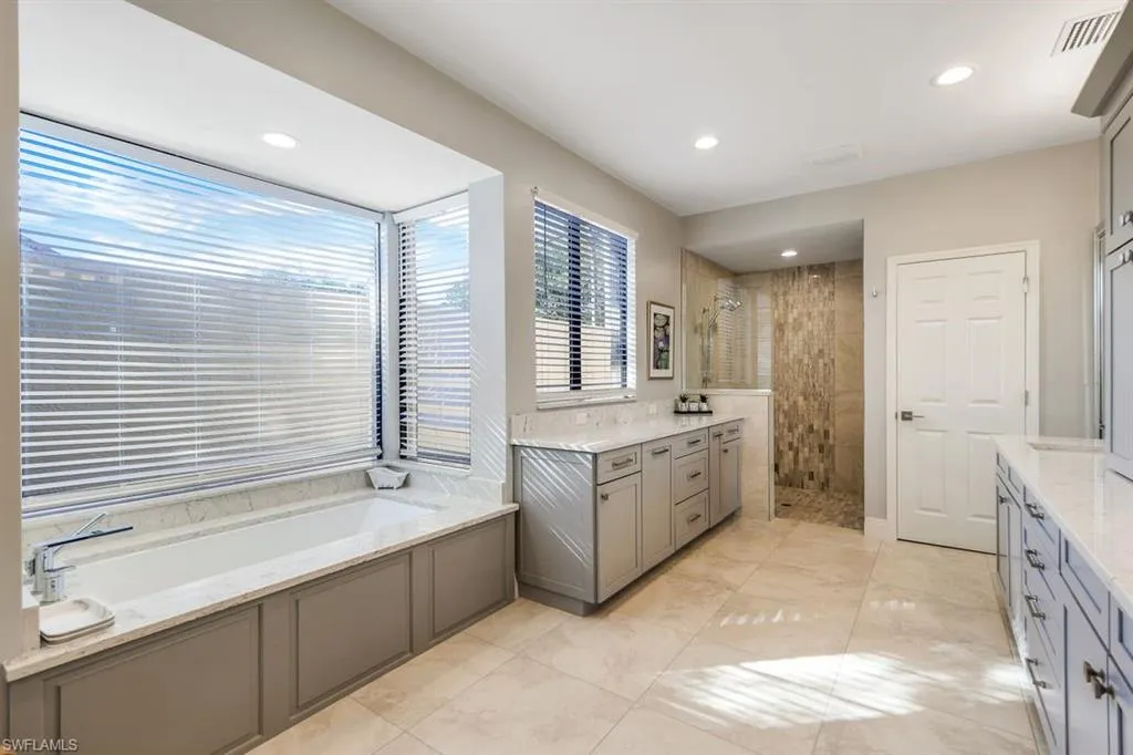 4556 Pond Apple DR, Naples, FL 34119,224099062