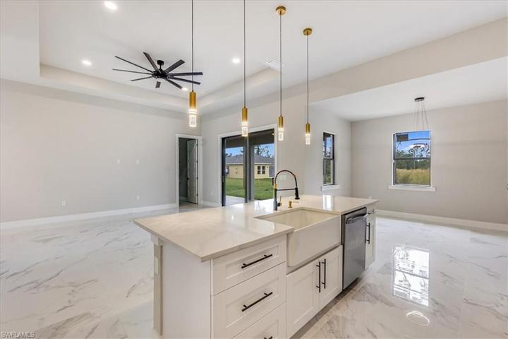 Gorgeous farmhouse sink and lots on natural light!!