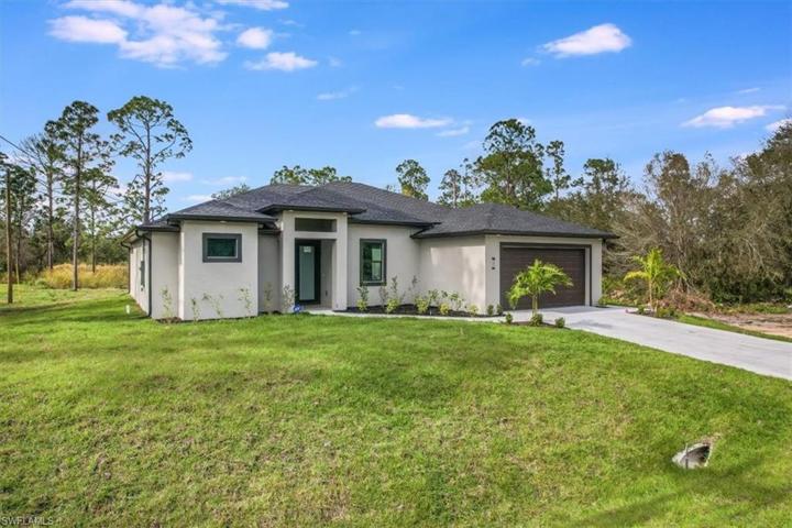 High and dry - half acre lot