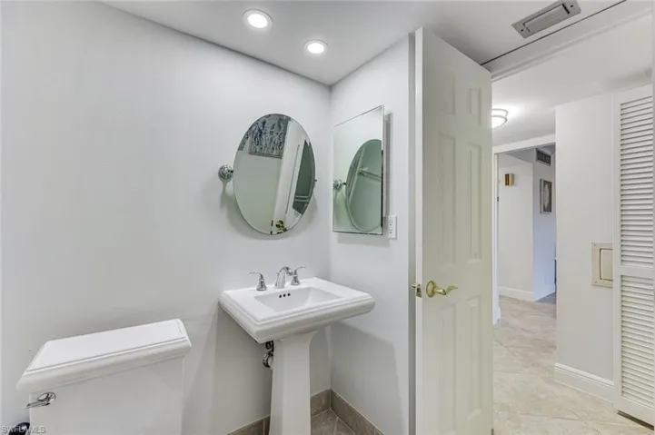 29  High Point E CIR, Naples, FL 34103