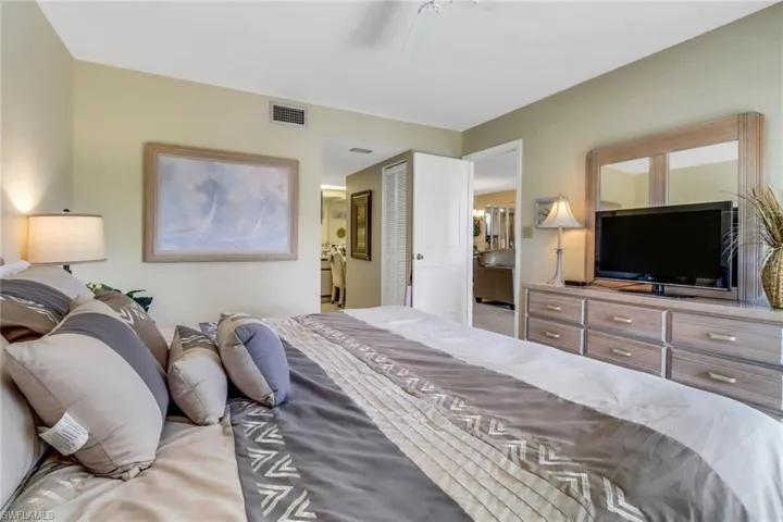 420  Fox Haven  DR, Naples, FL 34104