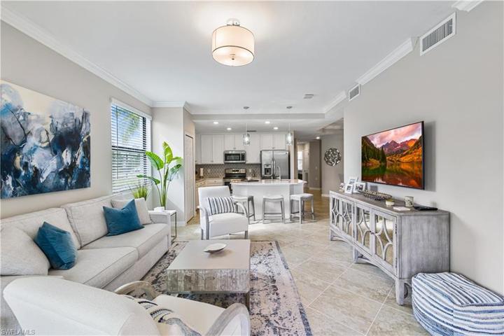 Living room 4
