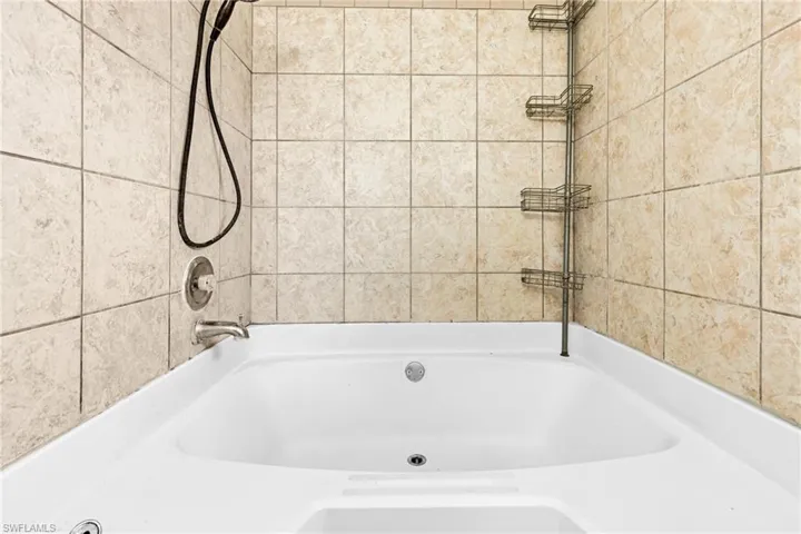 2124 Ne 7th Pl, Cape Coral Fl 33909