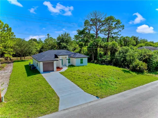 663  Hawthorne S AVE, Lehigh Acres, FL 33974