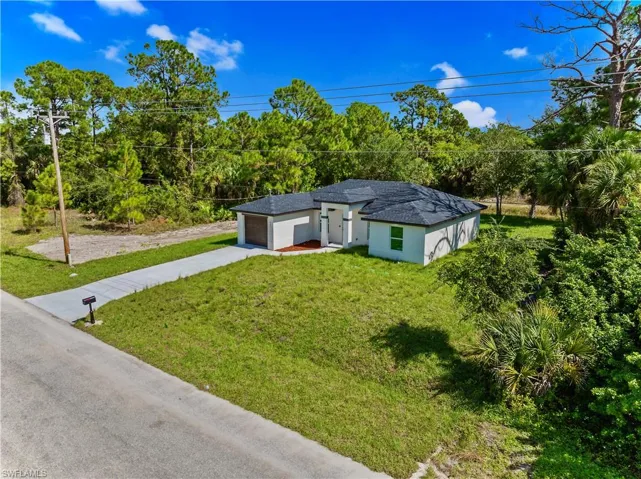 663  Hawthorne S AVE, Lehigh Acres, FL 33974