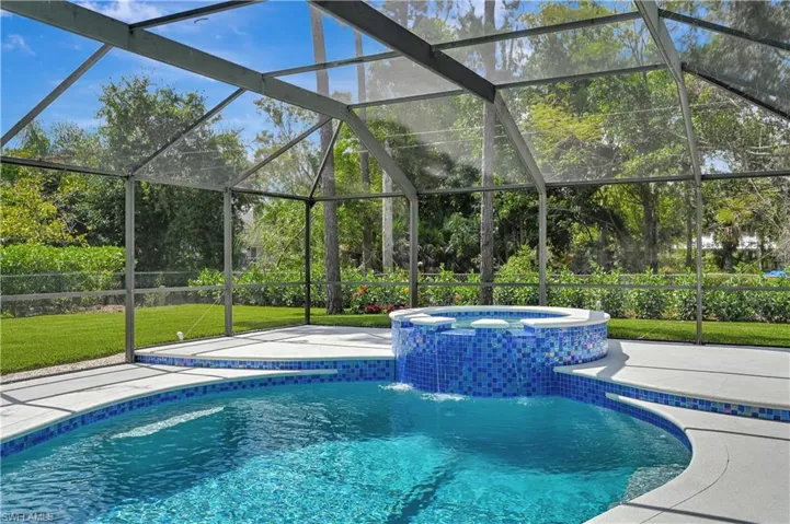 Pool & Spa