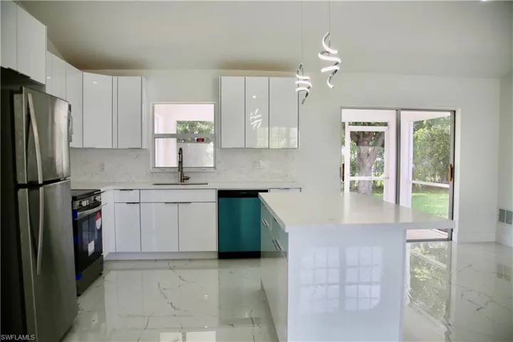 1716 NE 6th  PL, Cape Coral, FL 33909