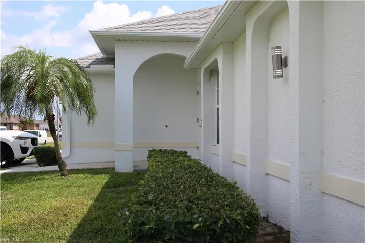 1716 NE 6th  PL, Cape Coral, FL 33909