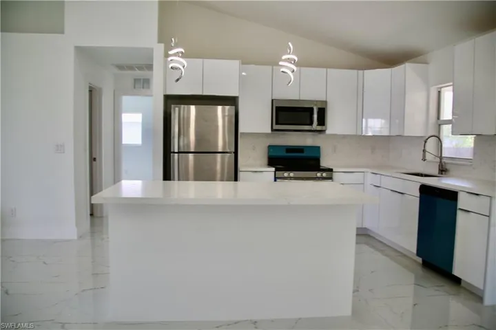 1716 NE 6th  PL, Cape Coral, FL 33909