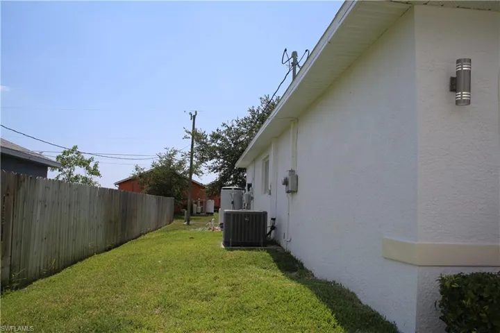 1716 NE 6th  PL, Cape Coral, FL 33909
