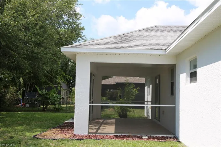 1716 NE 6th  PL, Cape Coral, FL 33909