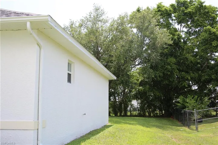 1716 NE 6th  PL, Cape Coral, FL 33909