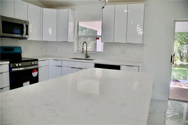 1716 NE 6th  PL, Cape Coral, FL 33909