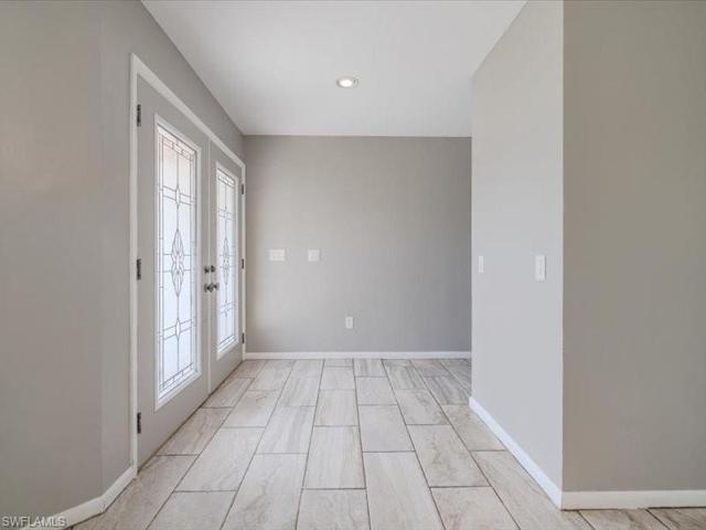 Large spacious foyer