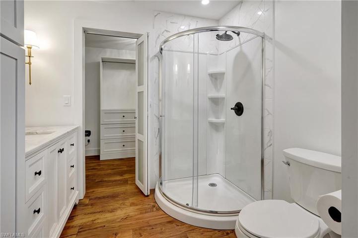 Guest suite bath with custom cabinetry