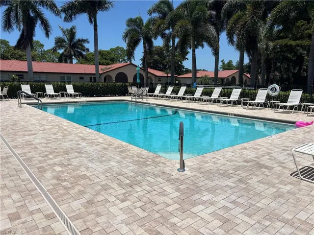 1086 Forest Lakes Dr 102, Naples, Florida 34105