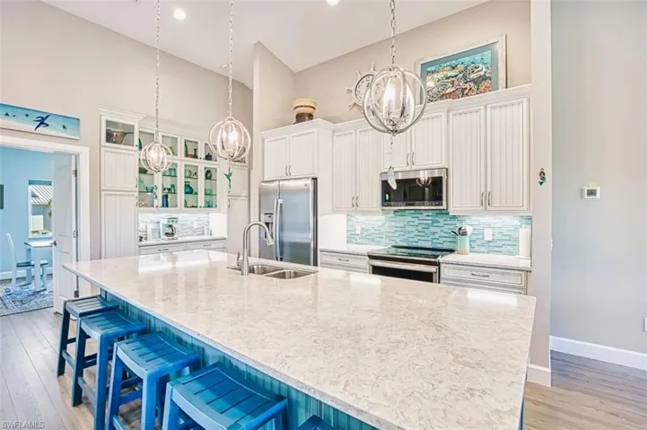 595  Piedmont  RD, Sanibel, FL 33957