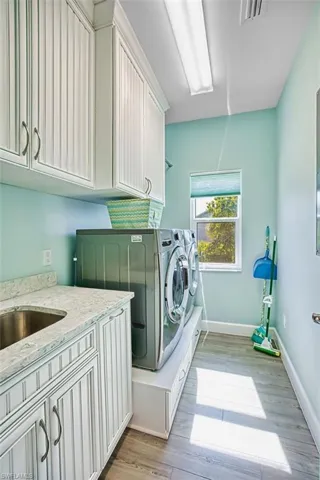 595  Piedmont  RD, Sanibel, FL 33957