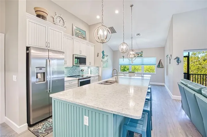 595  Piedmont  RD, Sanibel, FL 33957