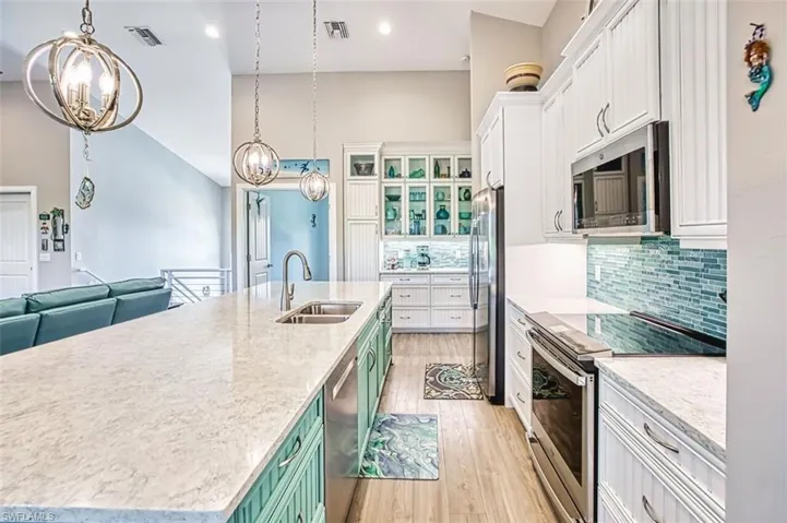 595  Piedmont  RD, Sanibel, FL 33957