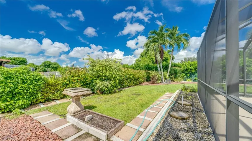 929 Se 6th Ter, Cape Coral, Florida 33990