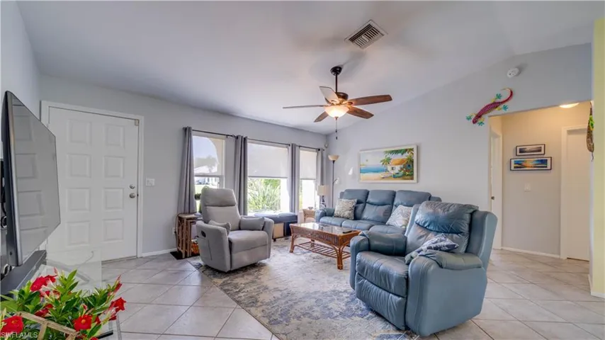 929 Se 6th Ter, Cape Coral, Florida 33990