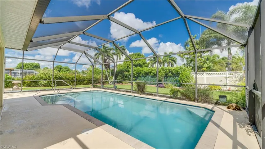 929 Se 6th Ter, Cape Coral, Florida 33990