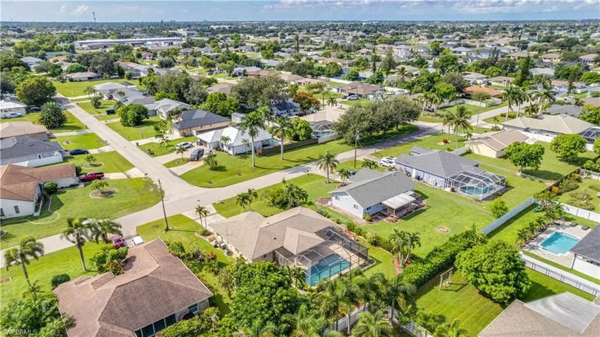 929 Se 6th Ter, Cape Coral, Florida 33990