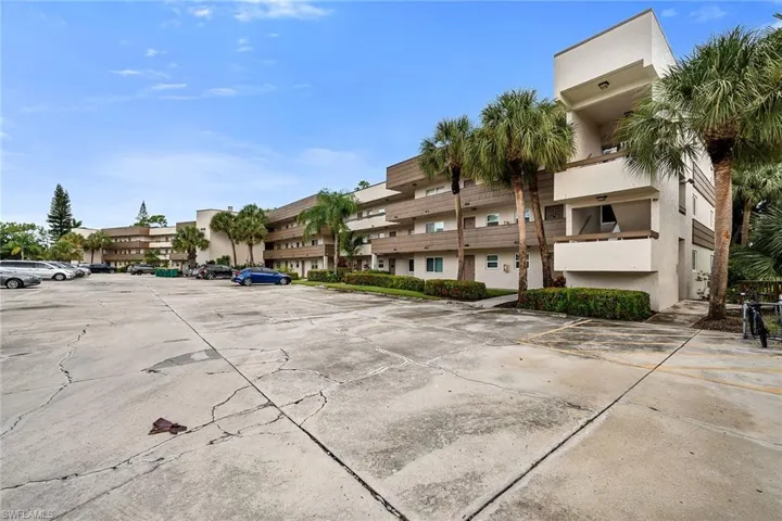 499 Forest Lakes Blvd 312, Naples, Florida 34105