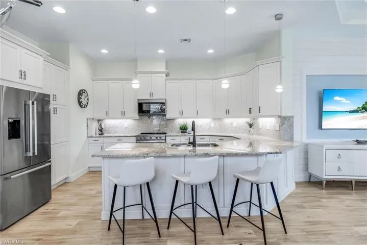 6408  Arriba  AVE, Naples, FL 34113