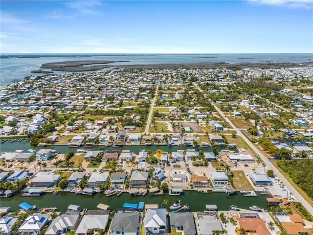 This home is in the heart of St. James City, with quick access to all the Lee County Beaches, San Carlos Bay, Sanibel, and Captiva.