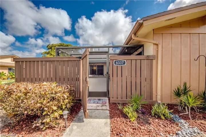 6337  Royal Woods  DR, Fort Myers, FL 33908