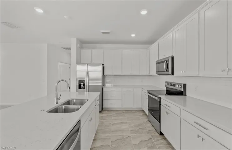 3922 E Hampton Cir, Alva, Florida 33920