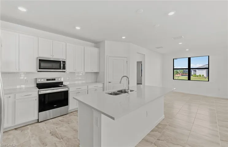 3922 E Hampton Cir, Alva, Florida 33920