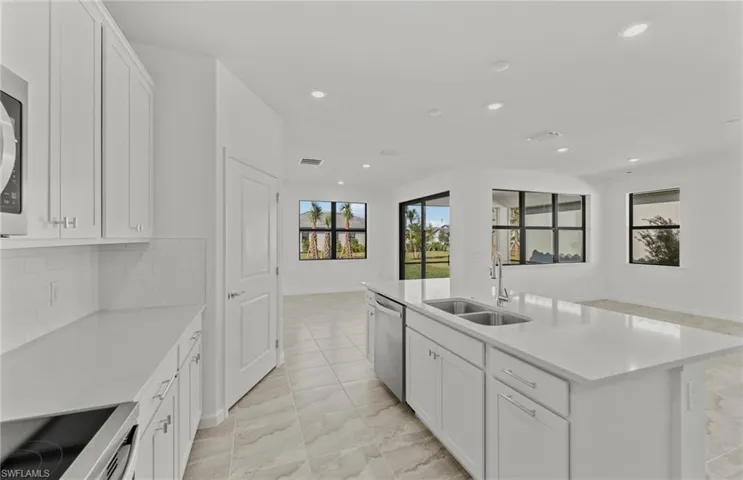 3922 E Hampton Cir, Alva, Florida 33920