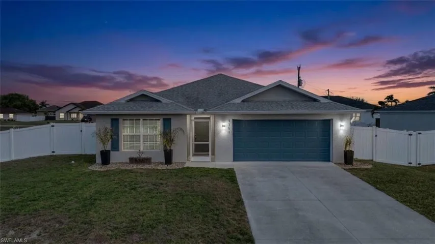 Single story home with a gate, stucco siding, an attached garage, and concrete driveway