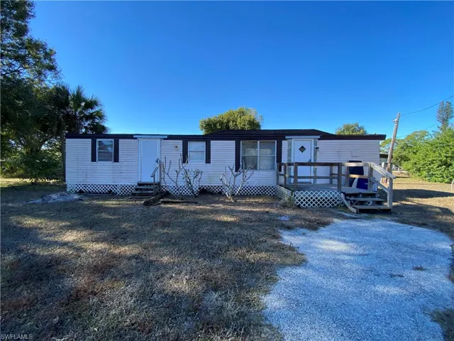Manufactured / mobile home featuring a deck and entry steps